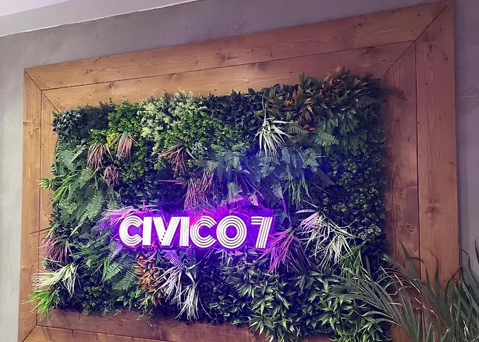 Civico Settee